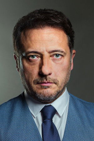 Yiğit Özşener photo