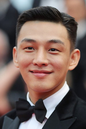 Yoo Ah-in photo