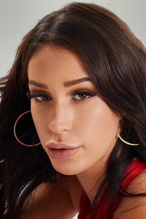 Photo of Lola Bellucci from the Latest Netflix gallery