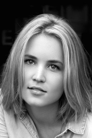 Photo of Zara Zoe from the Latest Netflix gallery