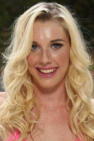 Photo of Roxy Nicole from the Latest Netflix gallery