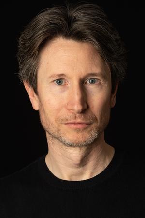 Jonathan Aris photo