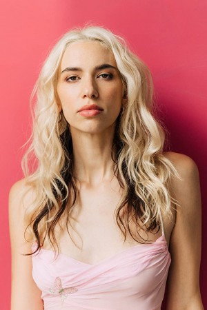 Photo of Sarah Coffey from the Latest Netflix gallery