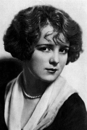 Photo of Pauline Garon from the Latest Netflix gallery