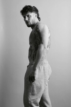 Photo of Elliott Eason from the Latest Netflix gallery