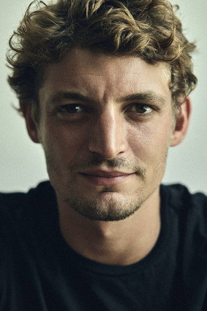 Photo of Niels Schneider from the Latest Netflix gallery