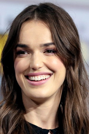 Elizabeth Henstridge photo