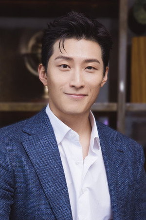 Shawn Dou photo