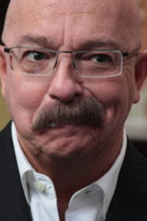 Photo of Andrés Bustamante from the Latest Netflix gallery