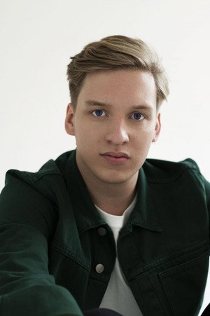 Photo of George Ezra from the Latest Netflix gallery