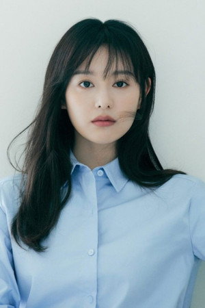 Kim Ji-won photo