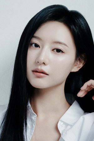 Photo of Kim Ji-won from the Latest Netflix gallery