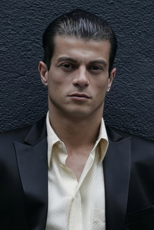Photo of Roberto Chivas from the Latest Netflix gallery