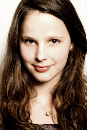 Photo of Rachel Anna Simon from the Latest Netflix gallery