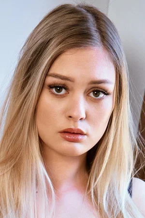 Photo of Amber Moore from the Latest Netflix gallery