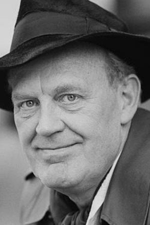 Joss Ackland photo