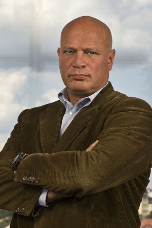 Photo of Robert Aschberg from the Latest Netflix gallery