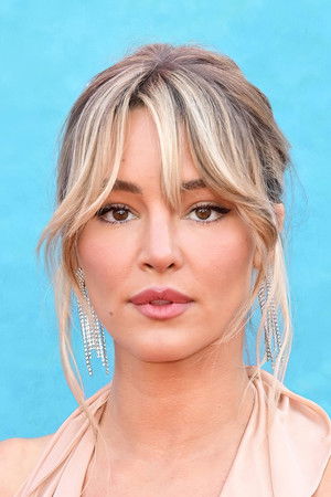 Hassie Harrison photo