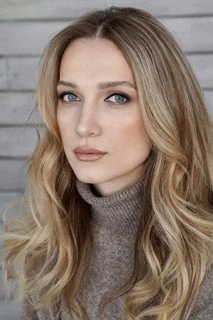 Polina Kutsenko photo