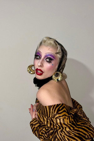Photo of Elena Aranssay from the Latest Netflix gallery