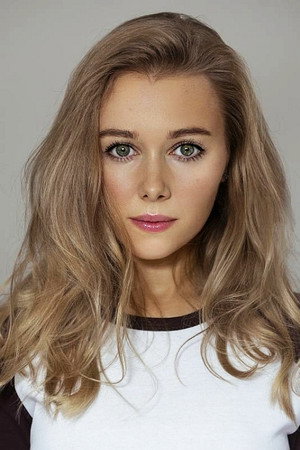 Photo of Sarah Alexandra Marks from the Latest Netflix gallery