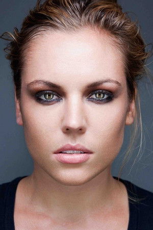 Agnes Bruckner photo