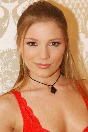 Photo of Aurora Snow from the Latest Netflix gallery