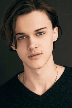 Christopher Briney photo