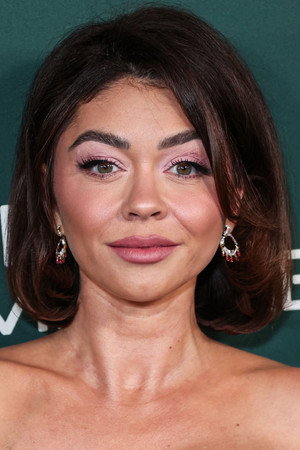 Photo of Sarah Hyland from the Latest Netflix gallery