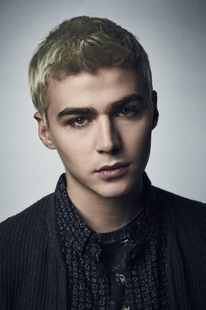 Miles Heizer photo