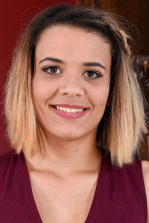 Photo of Eve Ellwood from the Latest Netflix gallery