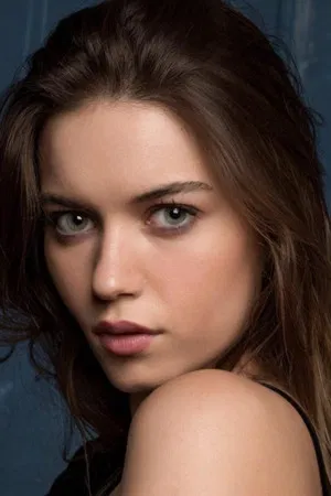 Afra Saraçoğlu photo