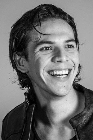 Photo of Andrés Estrada from the Latest Netflix gallery