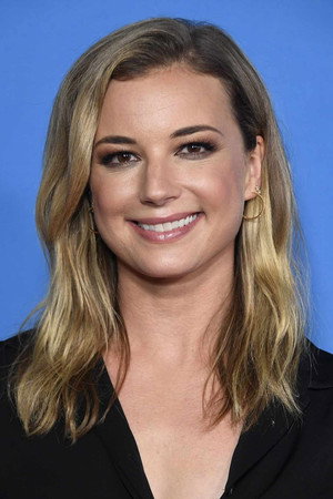 Emily VanCamp photo