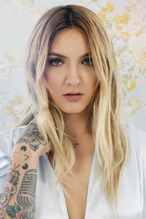 Photo of Julia Michaels from the Latest Netflix gallery