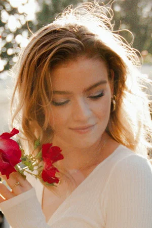 Photo of Bella DeLong from the Latest Netflix gallery