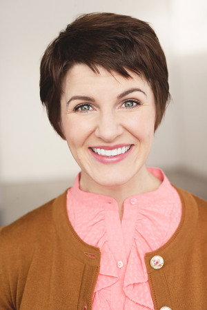Photo of Elizabeth Hales from the Latest Netflix gallery