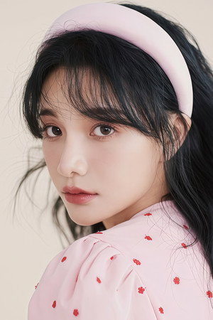 Photo of Min Siyu from the Latest Netflix gallery