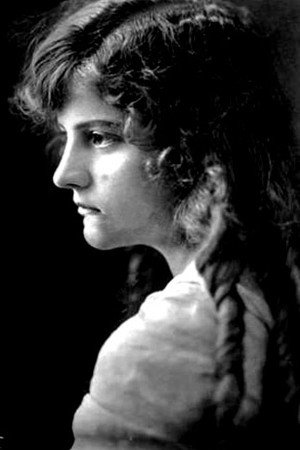 Photo of Mina Cunard from the Latest Netflix gallery