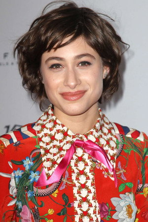 Photo of Luisa Arraes from the Latest Netflix gallery