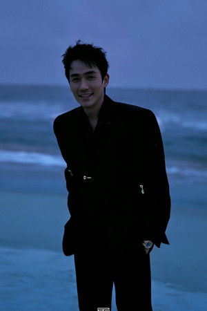 Zhu Yilong photo