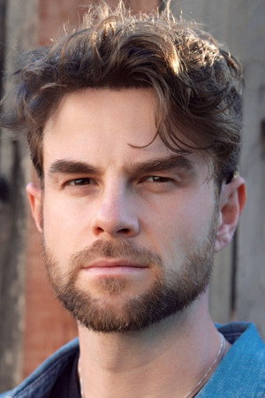 Nathaniel Buzolic photo