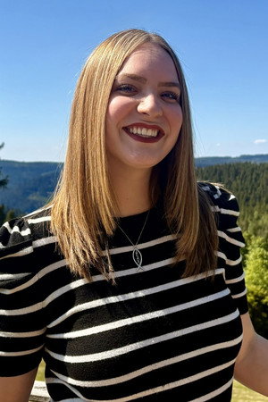 Photo of Ava Donahue from the Latest Netflix gallery