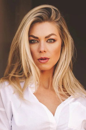 Photo of Brey Noelle from the Latest Netflix gallery
