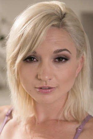 Photo of Eliza Jane from the Latest Netflix gallery