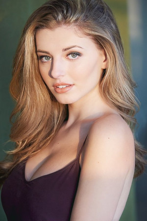 Photo of Eliana Jones from the Latest Netflix gallery