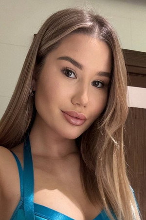 Photo of Amalia Davis from the Latest Netflix gallery