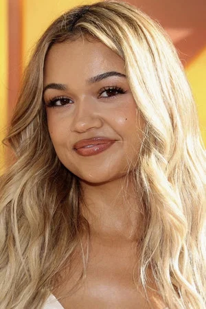 Photo of Madison Bailey from the Latest Netflix gallery