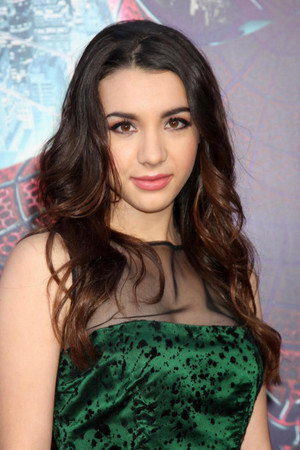 Photo of Hannah Marks from the Latest Netflix gallery