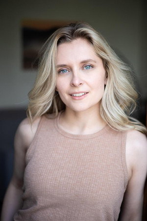 Photo of Elly Norris from the Latest Netflix gallery